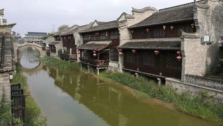 美的空调指示灯都亮怎么回事